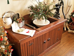 The pump frame there is only for decoration this was a true dry sink from the original house