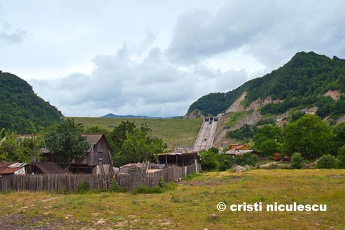 Siriu Barrage by cristiniculescu