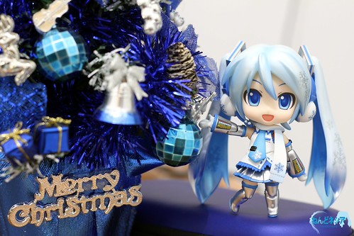 Snow Miku looks really happy looking at the Christmas tree