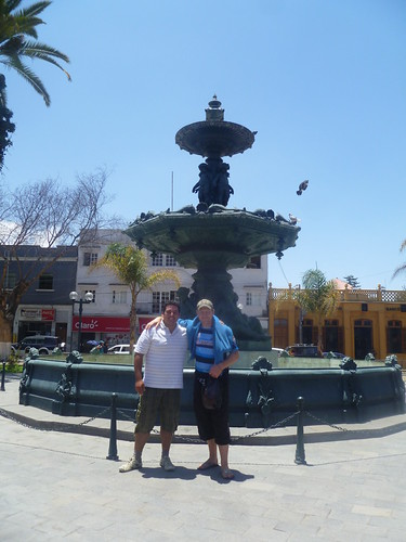 Dante tries to raise our spririts in Tacna P1090701
