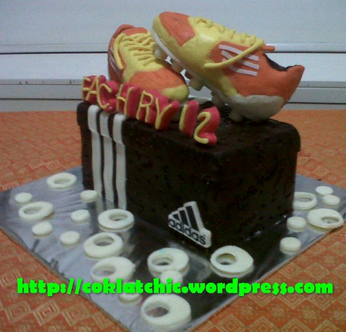 Cake sepatu Adidas