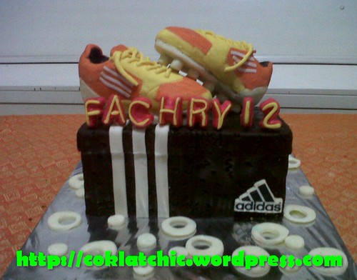 Cake sepatu Adidas