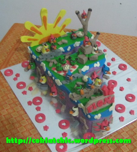 Cake Angry Bird di huruf F