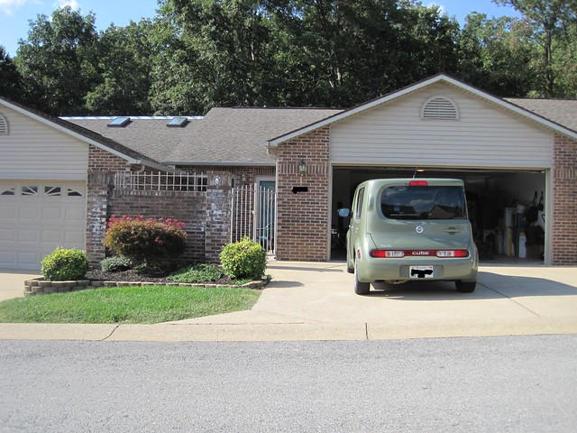 Mom & Dad's condo Front of the condo with their new Nissan Cube parked in the driveway