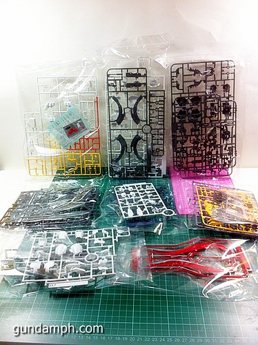 MG 1 100 Sandrock EW Out Of The Box Build Review (7)