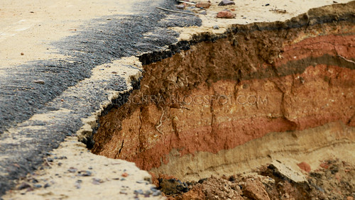 Photo taken at pantai ombak tujuh by . Hakisan Tanah Di Pantai Teluk Lipat | Kita Bertemu Kerana Ilmu