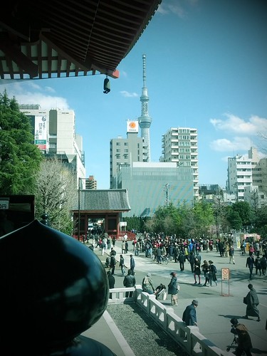 本堂からスカイツリーが見えるのは、なかなかいいな。と思いました。