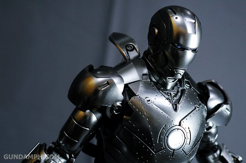 Hot Toys Iron Man 2 - Mk II Armor Unleashed Ver. Review MMS150 Unboxing (88)