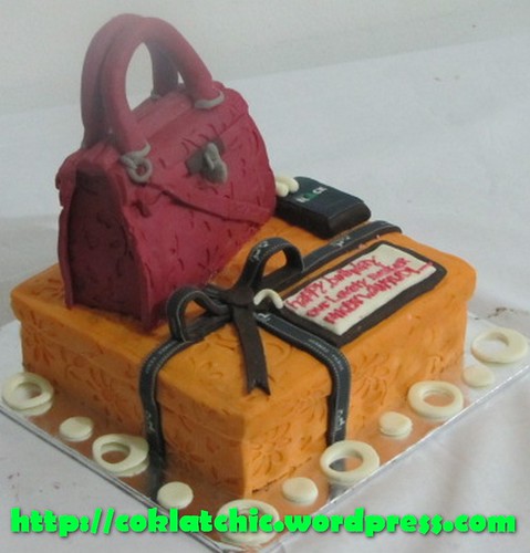 Cake Hermes dan rokok
