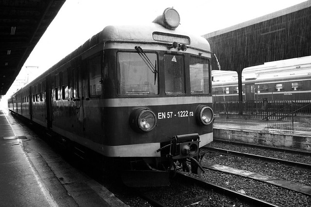 tren en la estacion de poznan