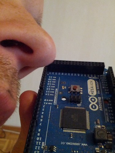 Arduino Mega ADK -mikrokontrollerissani on tyypillinen pintaliitoselektroniikan aromi