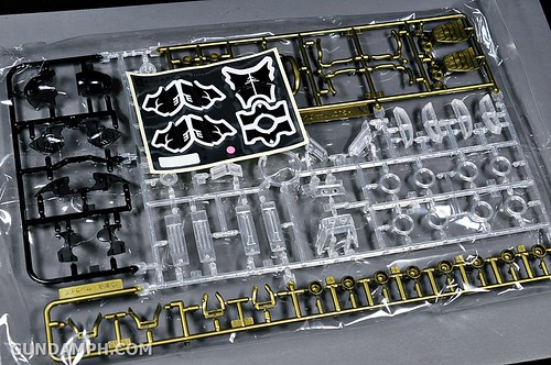 HGUC Kshatriya Pearl Clear (green) Binder Ver. Unboxing Pictures (26)