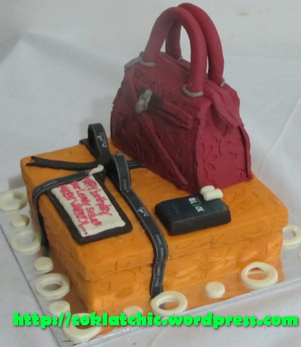 Cake Hermes dan rokok