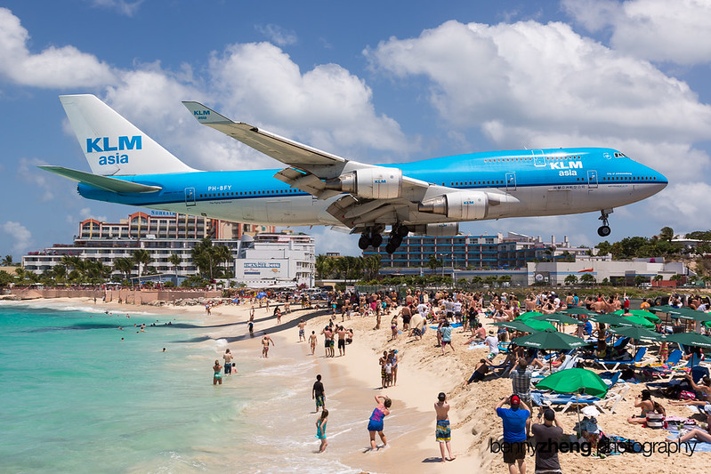 KLM B744 over Maho Beach