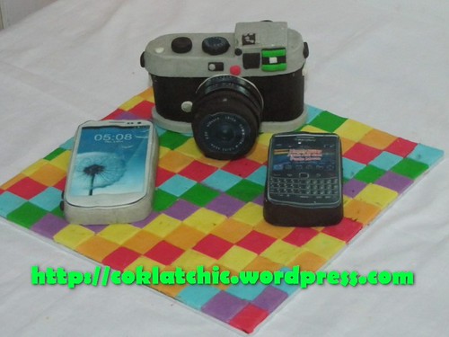 Cake kamera leica m-e 220, blackberry dan samsung s3