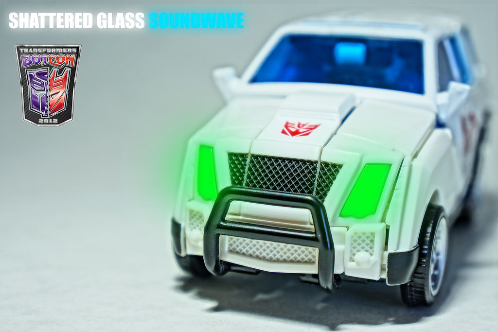 Botcon 2012 Shatted Glass Soundwave | Shana's Plot