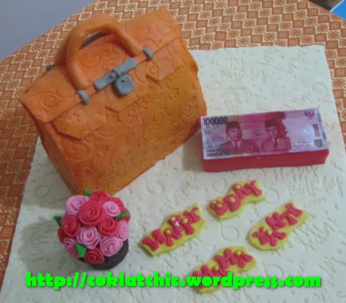Cake Hermes, uang dan bunga