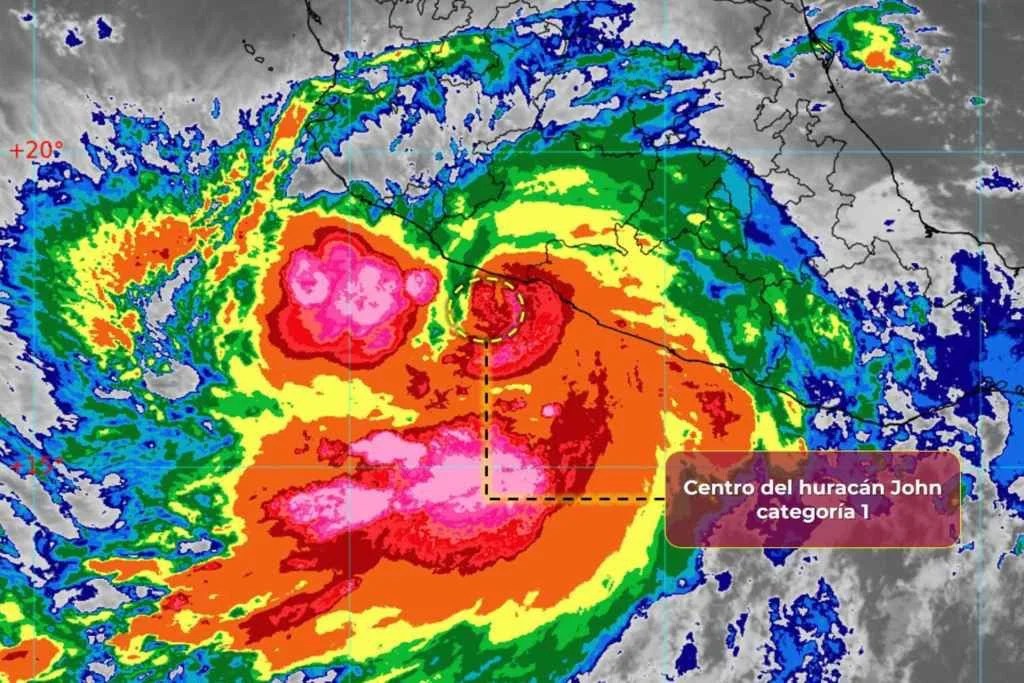 John vuelve a intensificarse a huracán categoría 1 frente a costas de Michoacán. Producirá lluvias muy fuertes a puntuales extraordinarias.