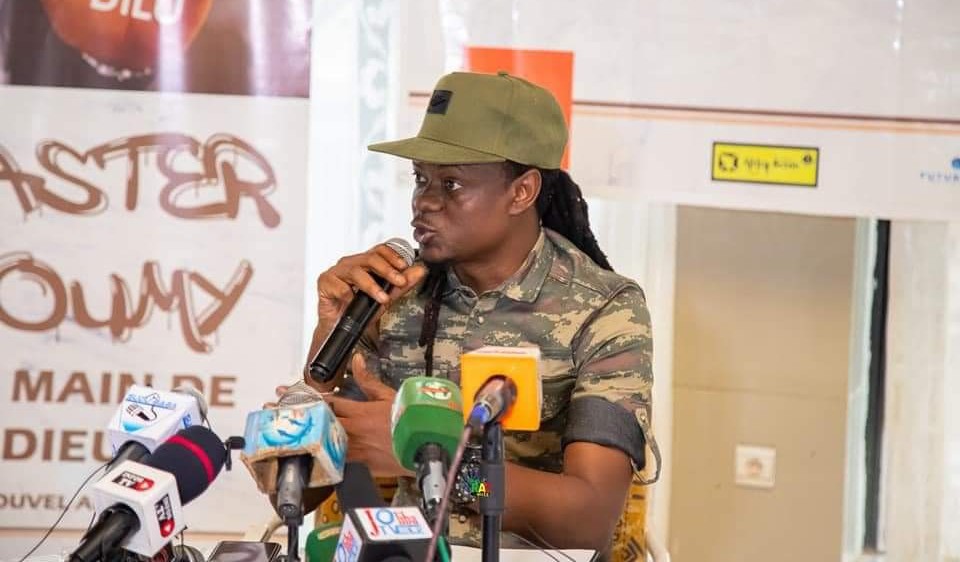 Musique Master Soumy arrive avec « La main de Dieu »