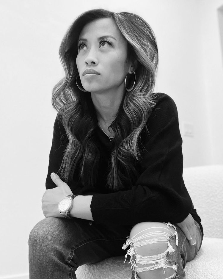 About Suttida Yang - Premium Colorful Wallpaper Gallery - Mobile