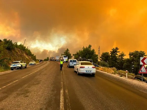 Muğla’da Orman Yangını: Seydikemer’de Alevlere Havadan ve Karadan Müdahale