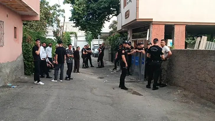 Annesini Öldürüp Çöp Konteynerine Attı, Emniyete Gidip Teslim Oldu