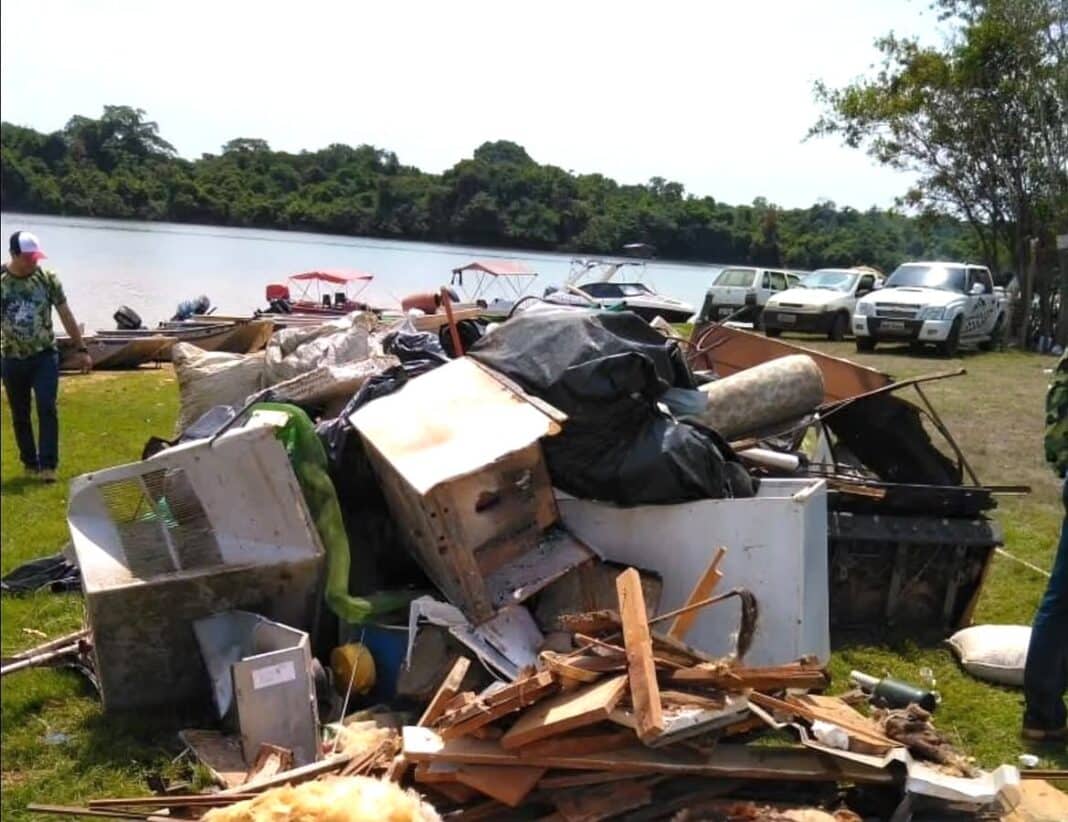 Projeto ambiental retira 27 toneladas de lixo de rios da região