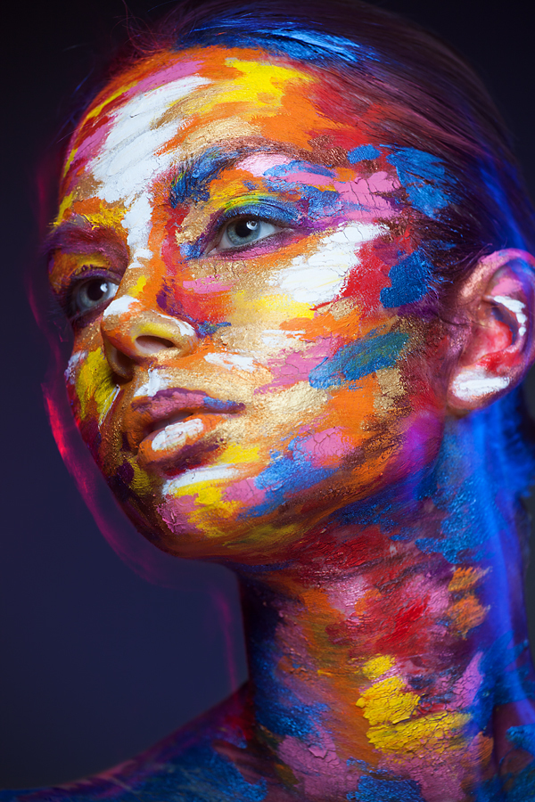 Surreal Painted Faces Make Us Question What We Are Seeing