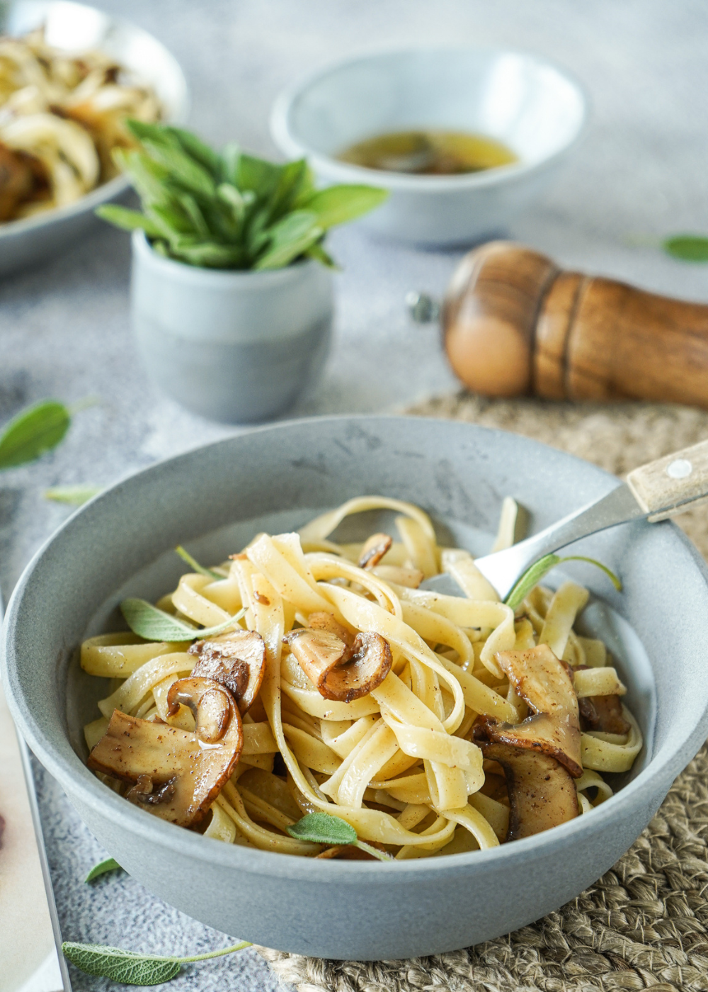 Fettucine com cogumelos, balsâmico e manteiga