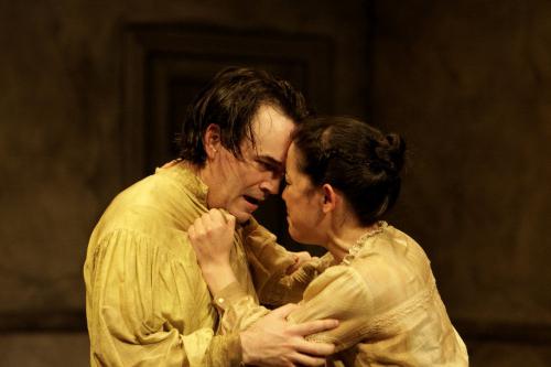 Raskolnikov Luzhin과 Svidrigailov의 복식을 게시하십시오. 소설 f에서 Raskolnikov의 복식으로 Luzhin과 svidrigailov