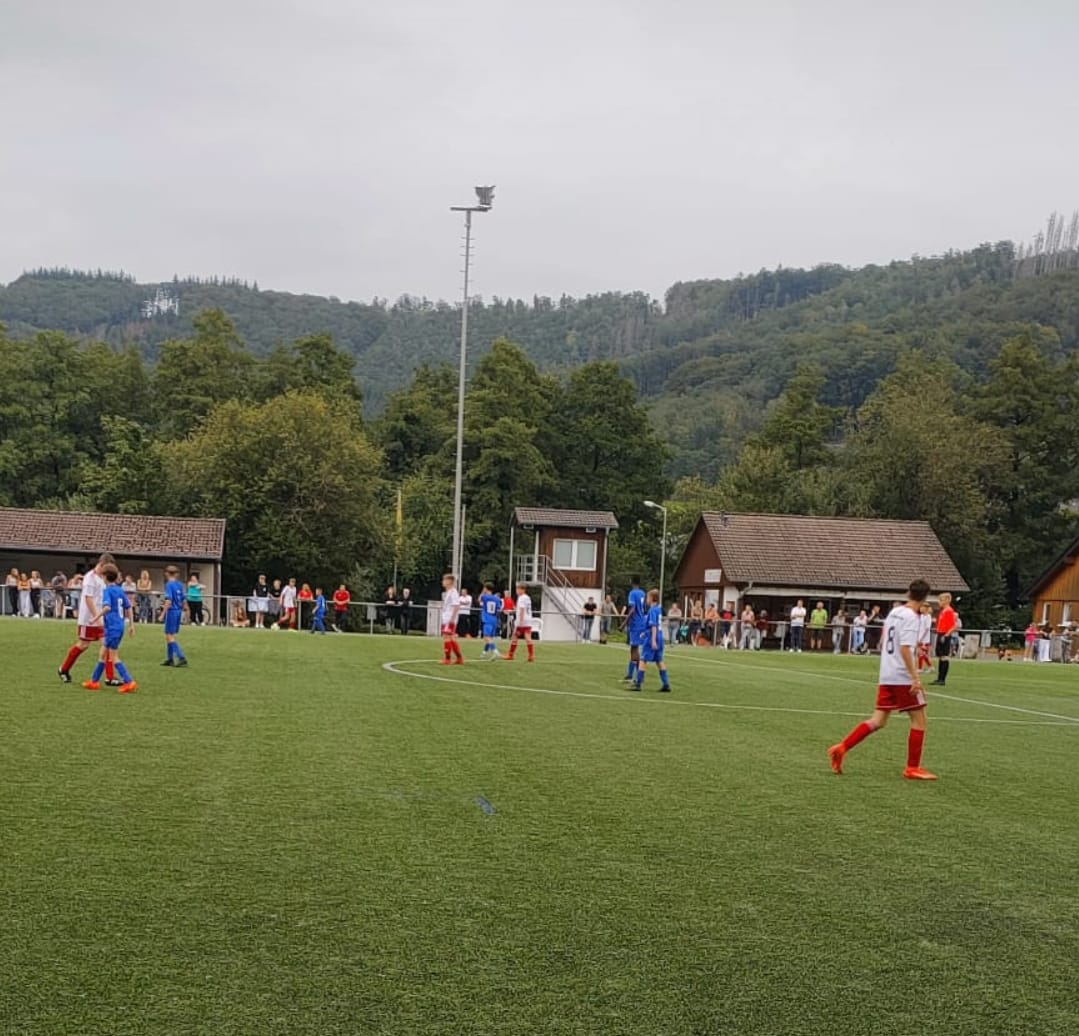 Mehr über den Artikel erfahren Spitzenspiel auf Augenhöhe