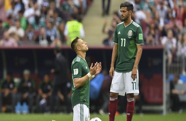 Vela y Chicharito los mejores pagados