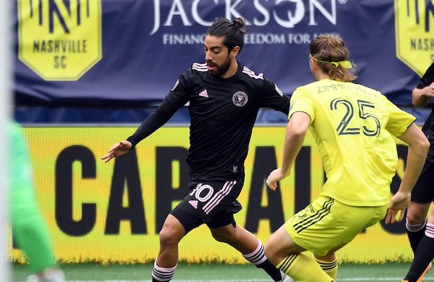 Rodolfo Pizarro, de Inter Miami, en un choque ante el Nashville