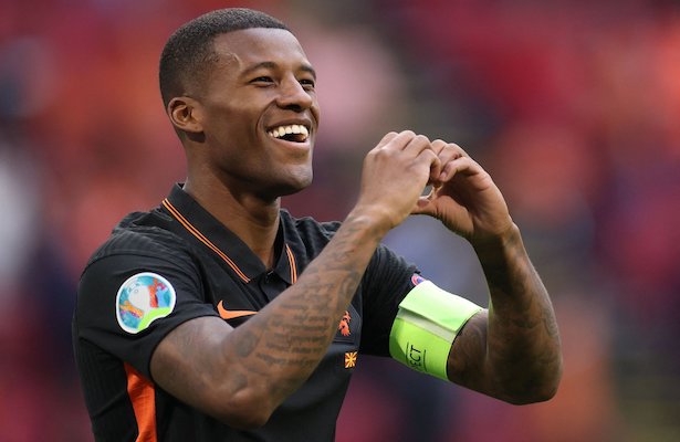 Wijnaldum pide medidas contra el racismo