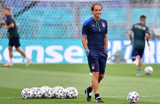 Roberto Mancini, DT de Italia