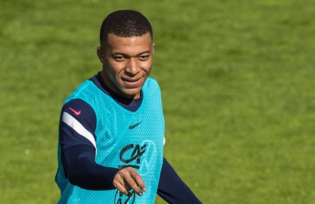 Mbappé y el presidente de la PSG