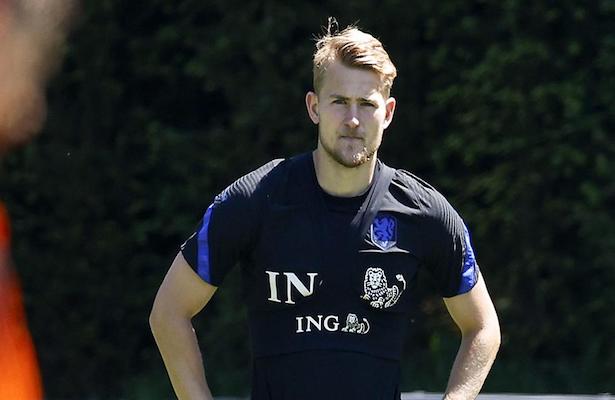 de Ligt ya entrena con su selección