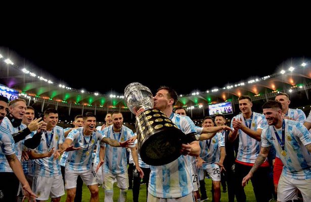 Messi dedicó el triunfo a Maradona