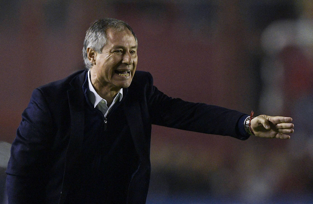 Holan debutará con León