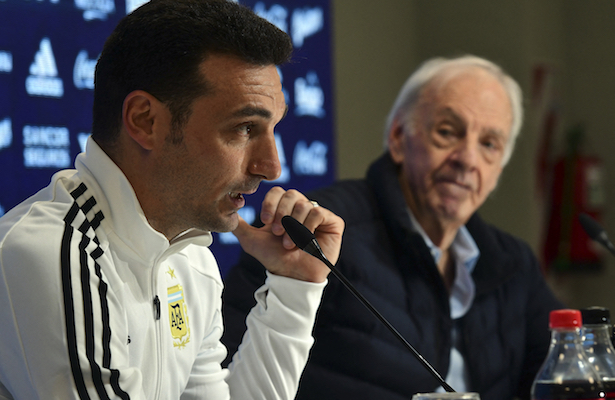 Menotti habló con el Toto Da Silveira