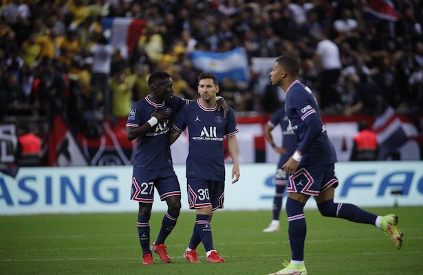 Mbappé anotó doblete
