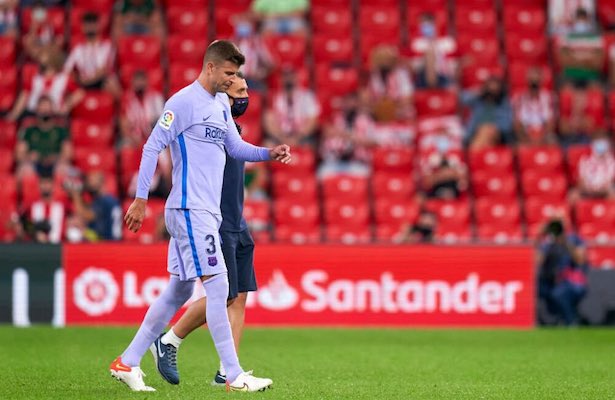 Piqué salió lesionado de San Mamés