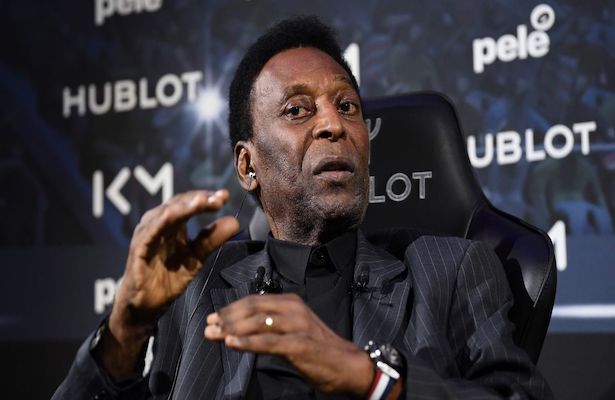 Pelé internado en un hospital en Brasil
