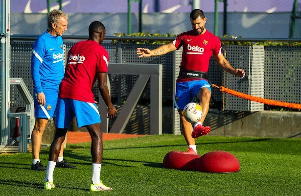 Agüero y Dembélé regresaron a los entrenamientos