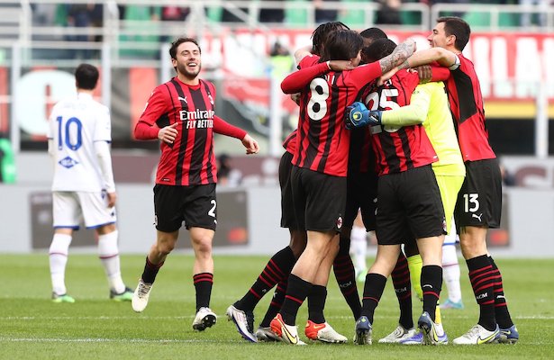 El Milan asaltó el liderato