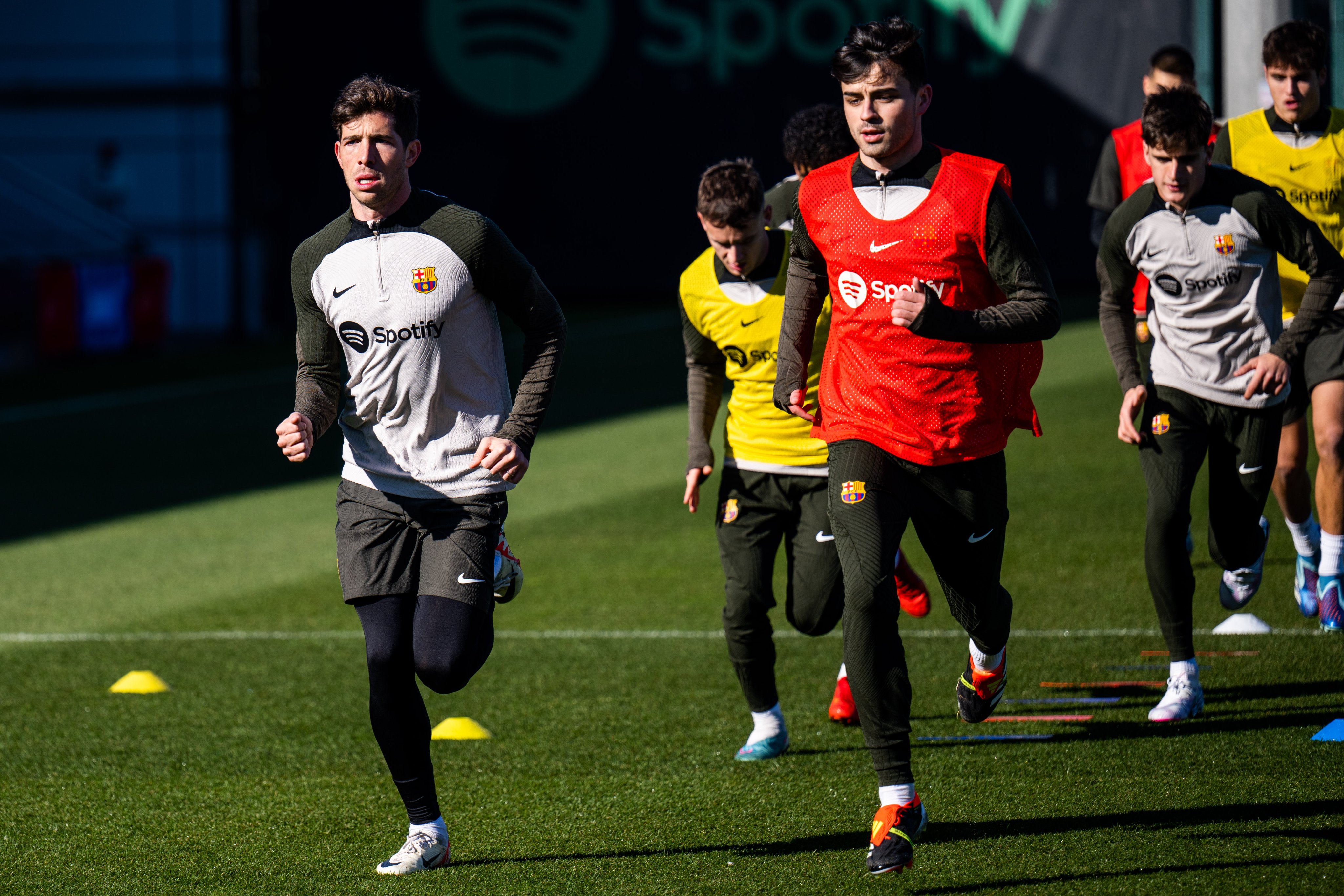 Pedri entrenó con el equipo