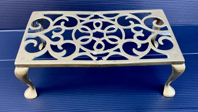 Brass trivet, W 245 x D 135 x H 85mm (F485) $45 salvaged vintage recycled, demolition, reproduction, restoration, home renovation secondhand, used , original, old, reclaimed, heritage, antique, victorian, art nouveau edwardian georgian art deco