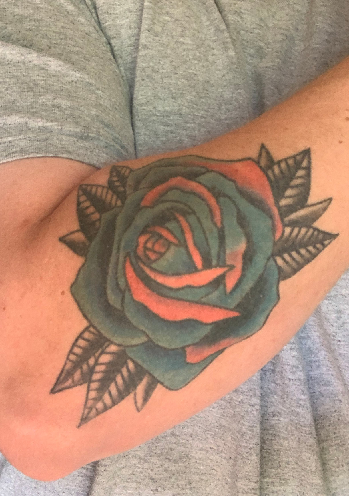 Wie Lange Halten Uv Tattoos Wie Funktionieren Sie Und Wie Hoch Sind Die Risiken Feelfarbig