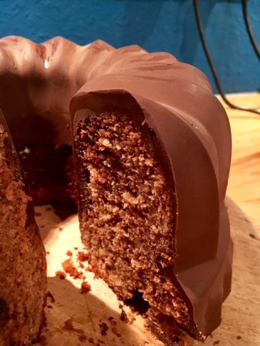 Saftiger Nusskuchen Mit Schokoglasur Rezept Eat Smarter