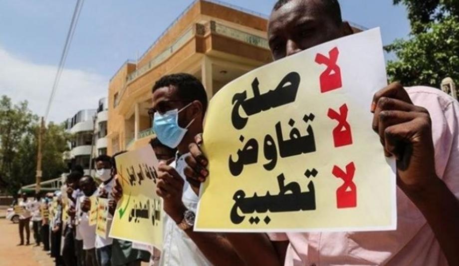 بالتزامن، قال مكتب رئيس الوزراء السوداني، عبد الله حمدوك، إن قوة عسكرية . Ù‡ÙƒØ°Ø§ ÙˆØ¨Ù'Ø® ØµØ­ÙÙŠ "Ø²ÙˆÙ„" ÙˆØ²ÙŠØ±Ù‡ Ø§Ù„Ø³ÙˆØ¯Ø§Ù†ÙŠ.. Ù…Ø§Ø°Ø§ ÙØ¹Ù„ ÙÙŠ Ø§Ù„Ù†Ù‡Ø§ÙŠØ©